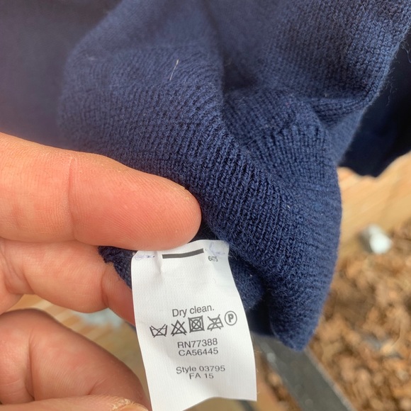 Men’s v neck sweater - Picture 4 of 4